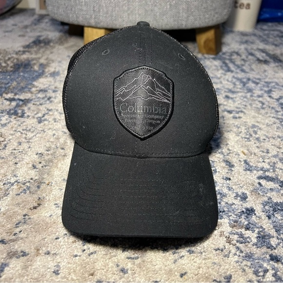 Columbia Black Flexfit Hat - Picture 1 of 11